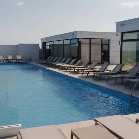 Gorgeous - Infinity Pool & Private Parking شقة