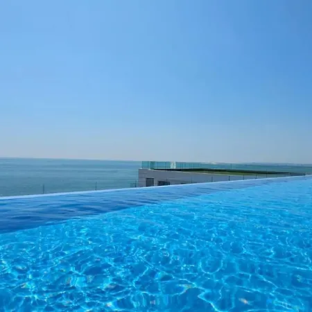 شقة Gorgeous - Infinity Pool & Private Parking