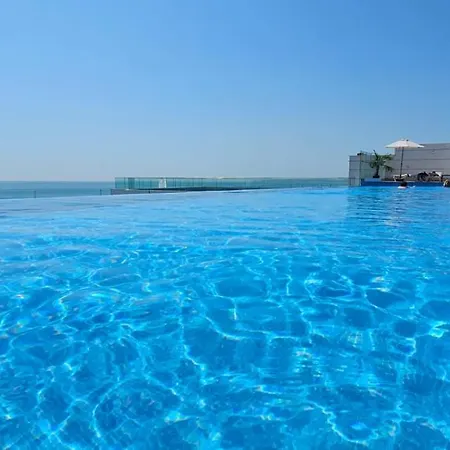 Gorgeous - Infinity Pool & Private Parking شقة *