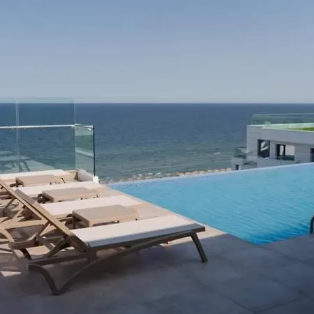 Gorgeous - Infinity Pool & Private Parking * 那沃达利