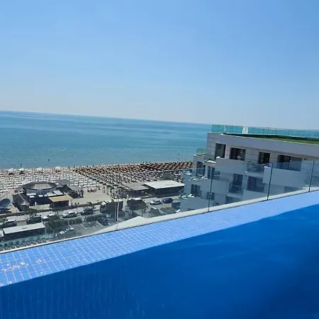 Gorgeous - Infinity Pool & Private Parking Apartamento Năvodari