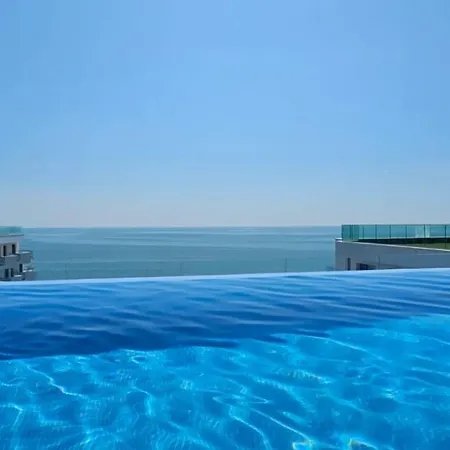 Gorgeous - Infinity Pool & Private Parking *