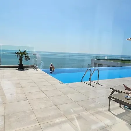 Gorgeous - Infinity Pool & Private Parking شقة *