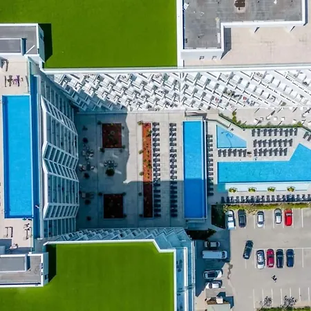 Gorgeous - Infinity Pool & Private Parking