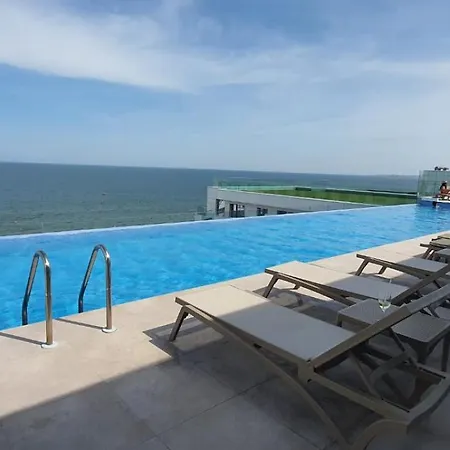 Gorgeous - Infinity Pool & Private Parking شقة