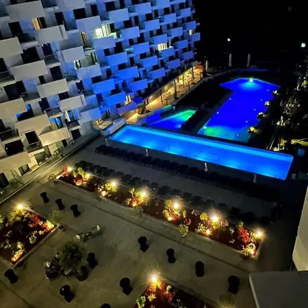 Gorgeous - Infinity Pool & Private Parking * 那沃达利