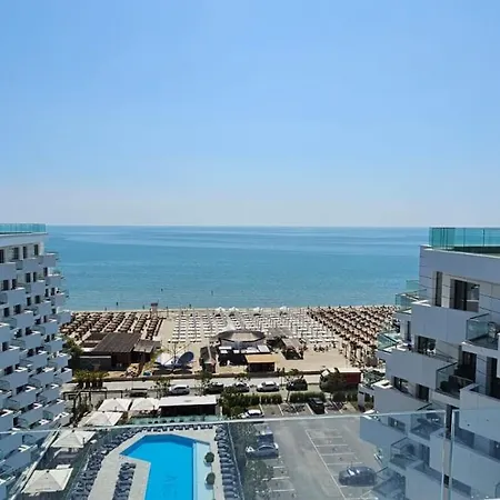 Gorgeous - Infinity Pool & Private Parking شقة Năvodari