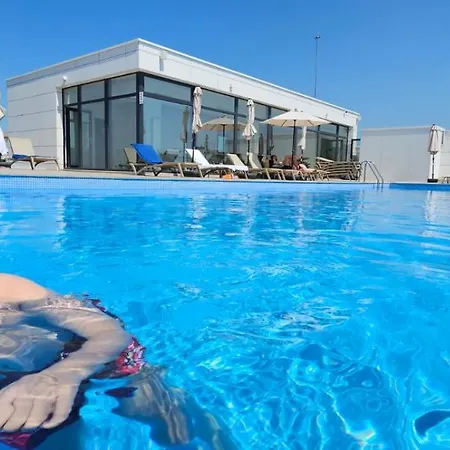 Gorgeous - Infinity Pool & Private Parking *