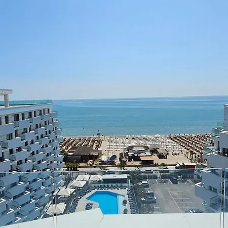 Apartamento Gorgeous - Infinity Pool & Private Parking Năvodari