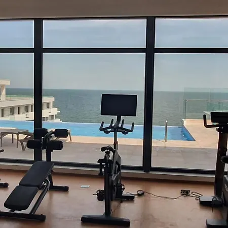 شقة Gorgeous - Infinity Pool & Private Parking Năvodari